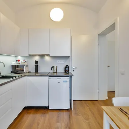 Elegant Apartments With Terrace & Bike Path Prague Exterior photo
