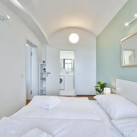 Elegant Apartments With Terrace & Bike Path Prague Exterior photo