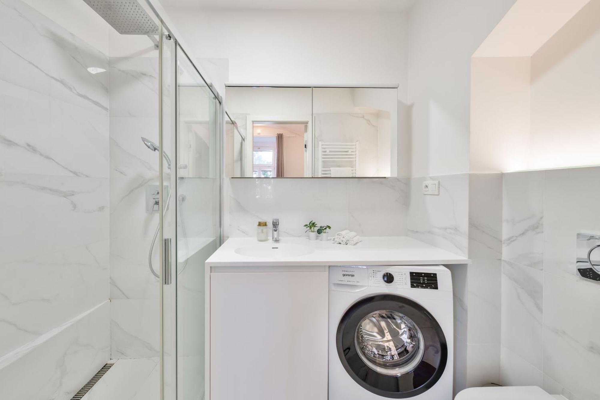 Elegant With Terrace & Bike Path דירה