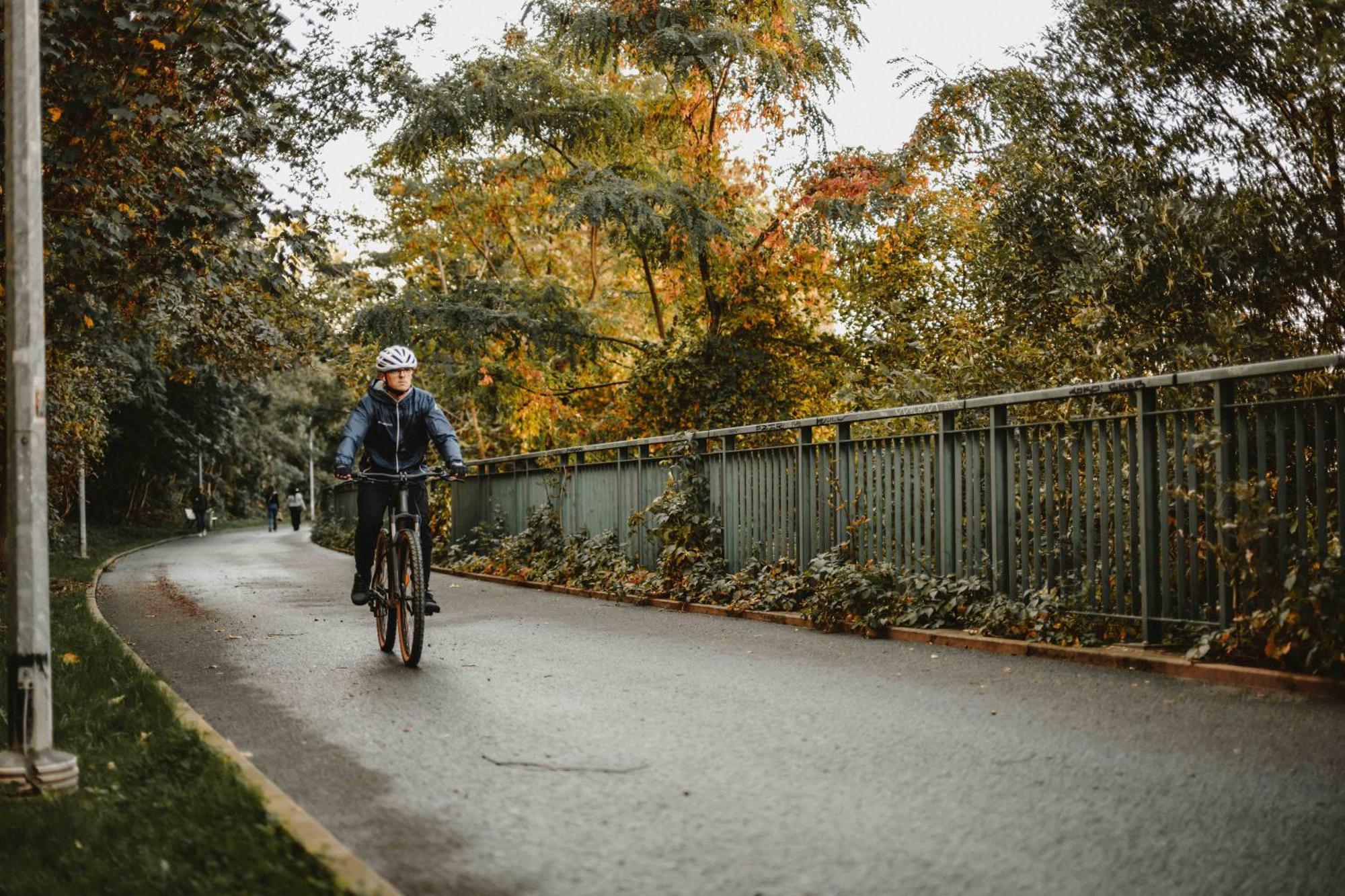 Elegant With Terrace & Bike Path דירה