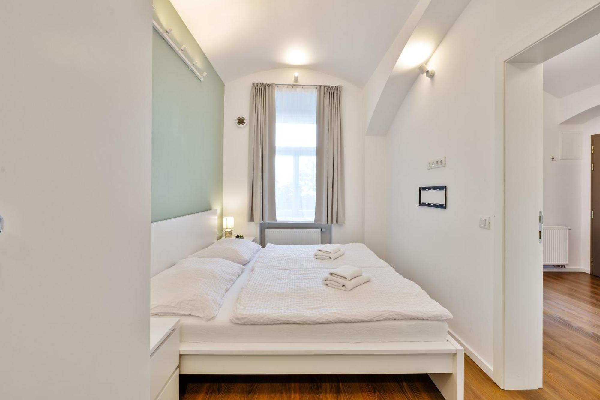 Elegant With Terrace & Bike Path Appartement Praag