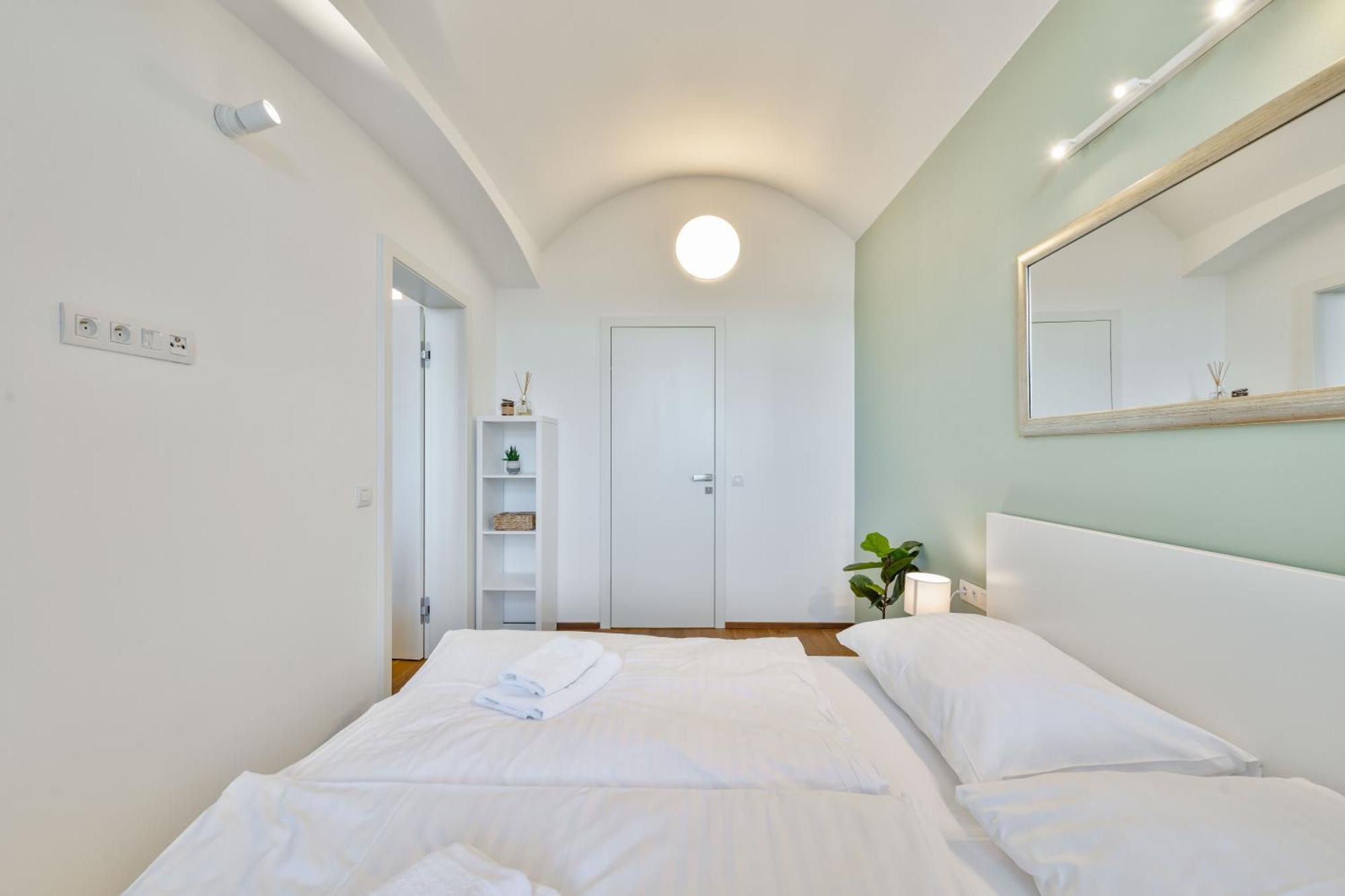 Elegant With Terrace & Bike Path דירה *