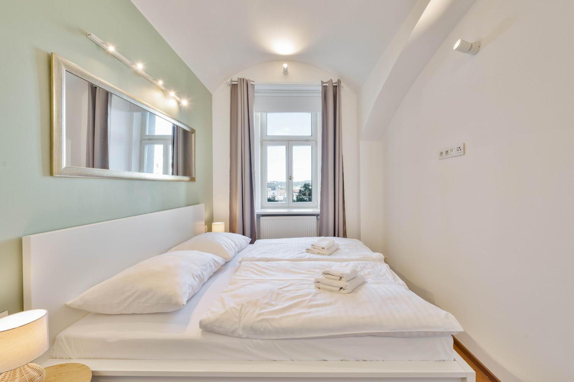 Elegant With Terrace & Bike Path פראג